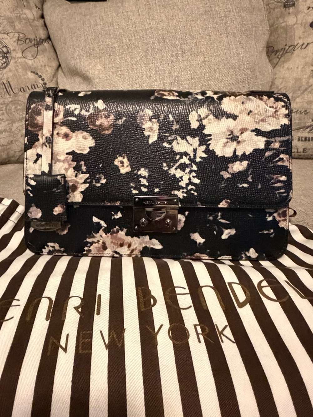 henri bendel Black Floral Crossbody πΊπΈ - Picture 2 of 8